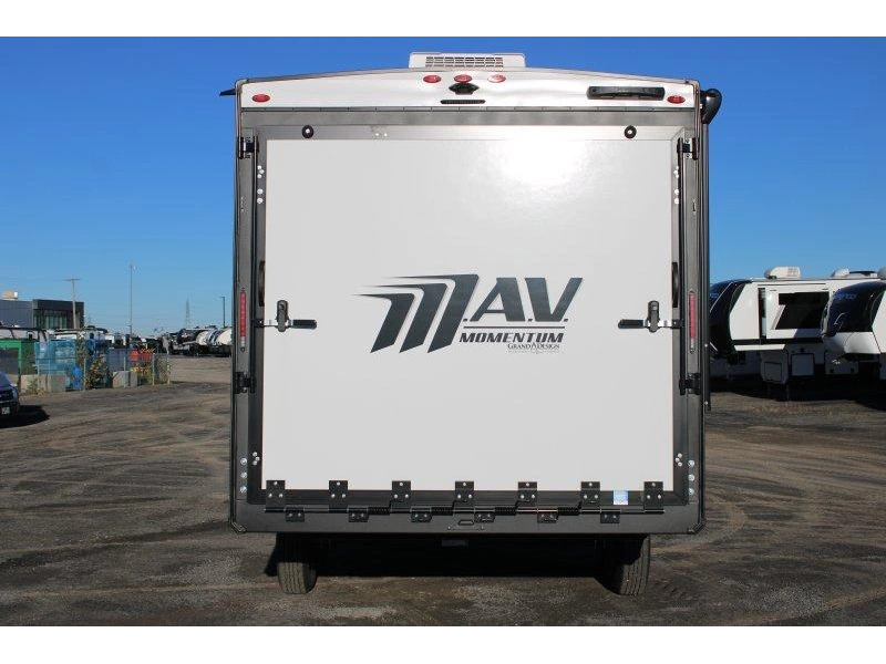 Grand Design Momentum 17mav 2027