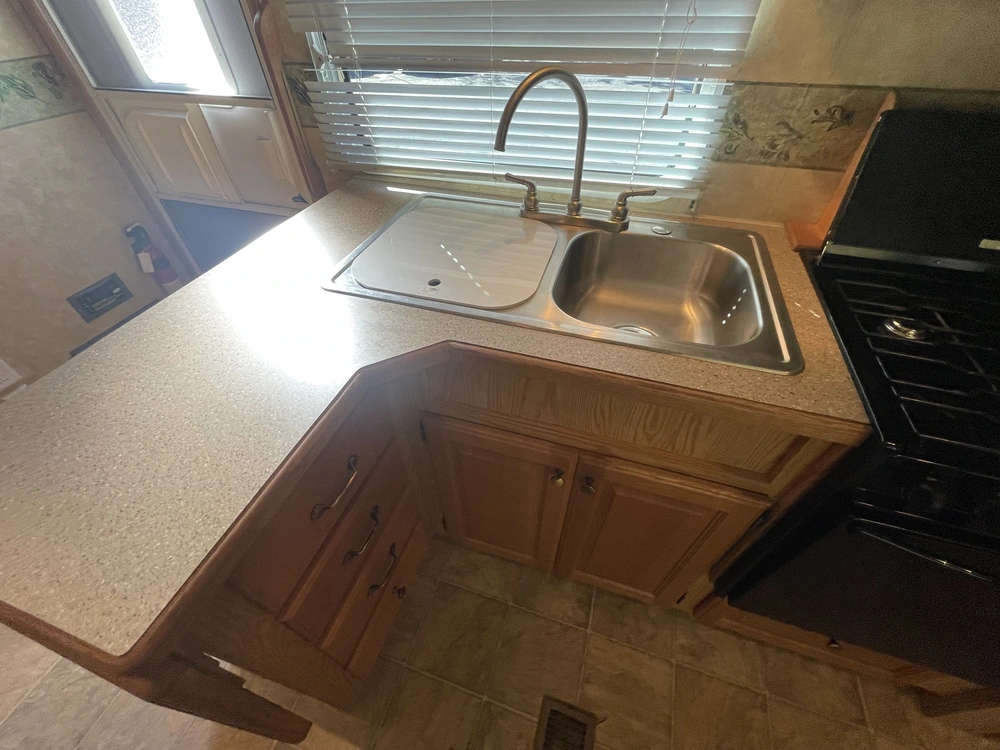 2008 Cedar Creek Cottage Silverback 33lbhts