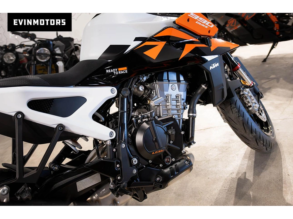 2027 Ktm 990 Duke