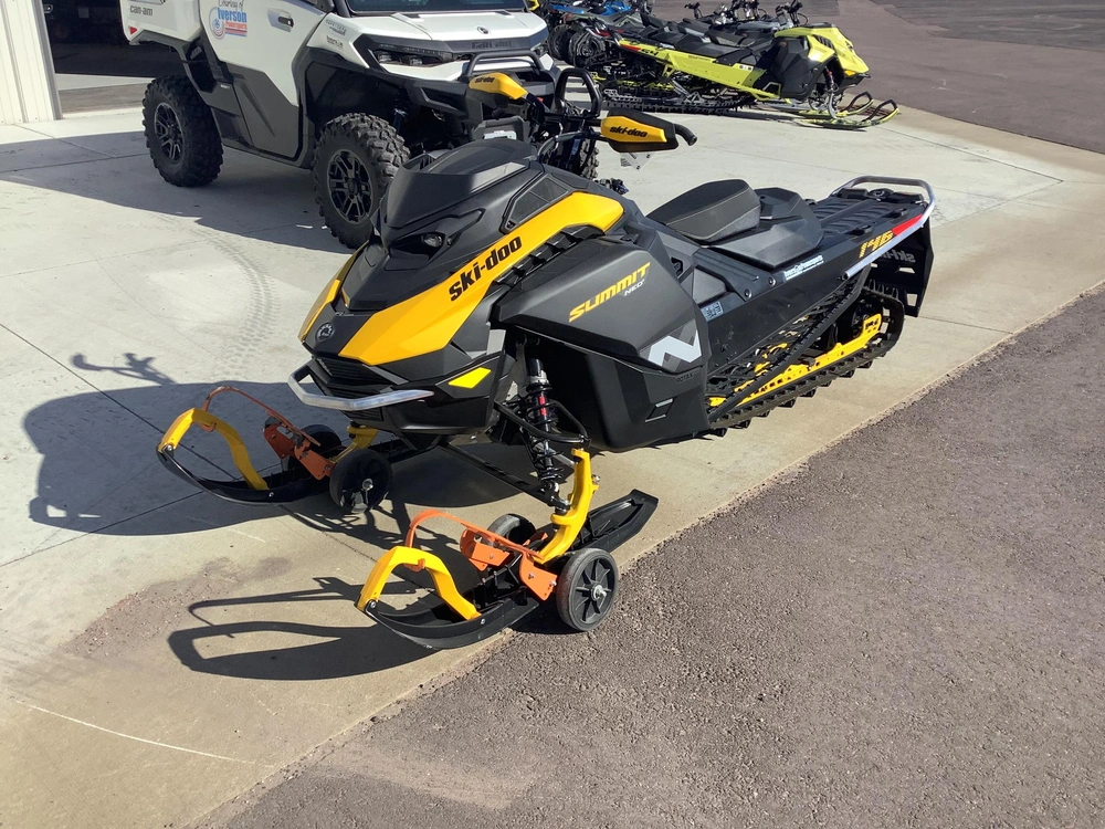 2026 Ski-doo Summit Neo +