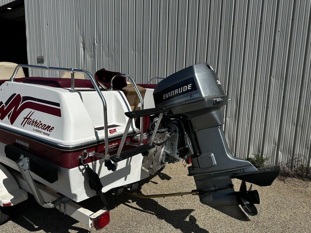 1995 Hurricane Sundeck 176