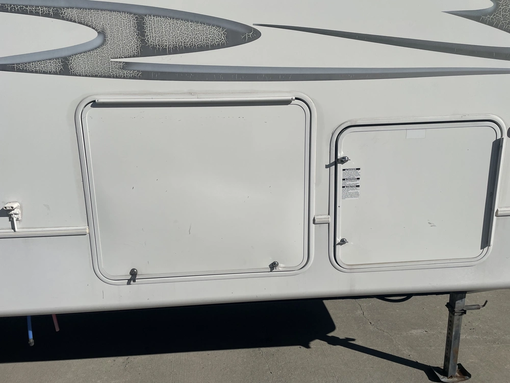 2008 Cedar Creek Cottage Silverback 33lbhts
