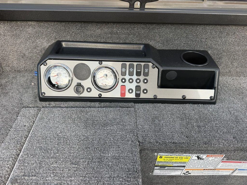 2027 Alumacraft Voyageur 175 Tiller