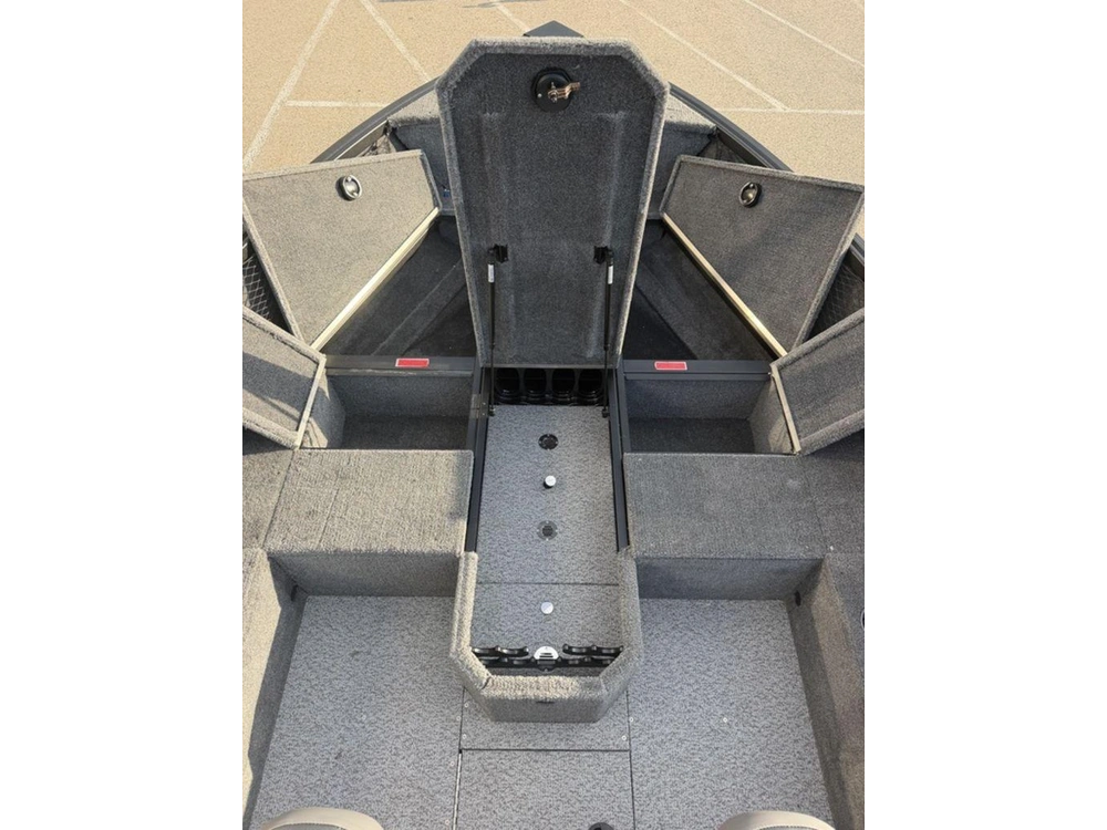 2027 Alumacraft Voyageur 175 Tiller