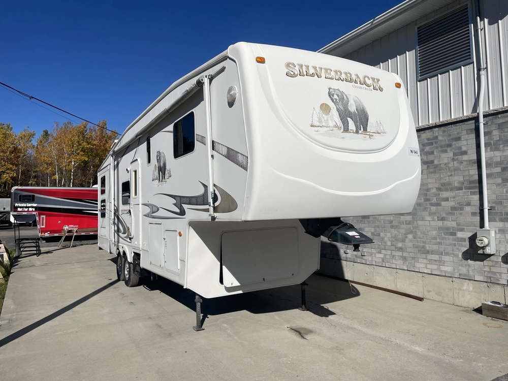 2008 Cedar Creek Cottage Silverback 33lbhts