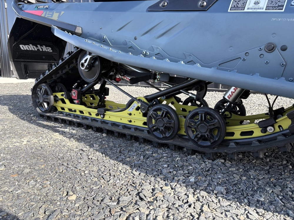 2026 Ski-doo Renegade X-rs 900 Ace Turbo R Ice Ripper Xt 1.5" E.s.