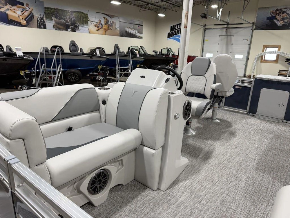 2027 Tahoe Pontoons Sport Rear Fish 17 Ft