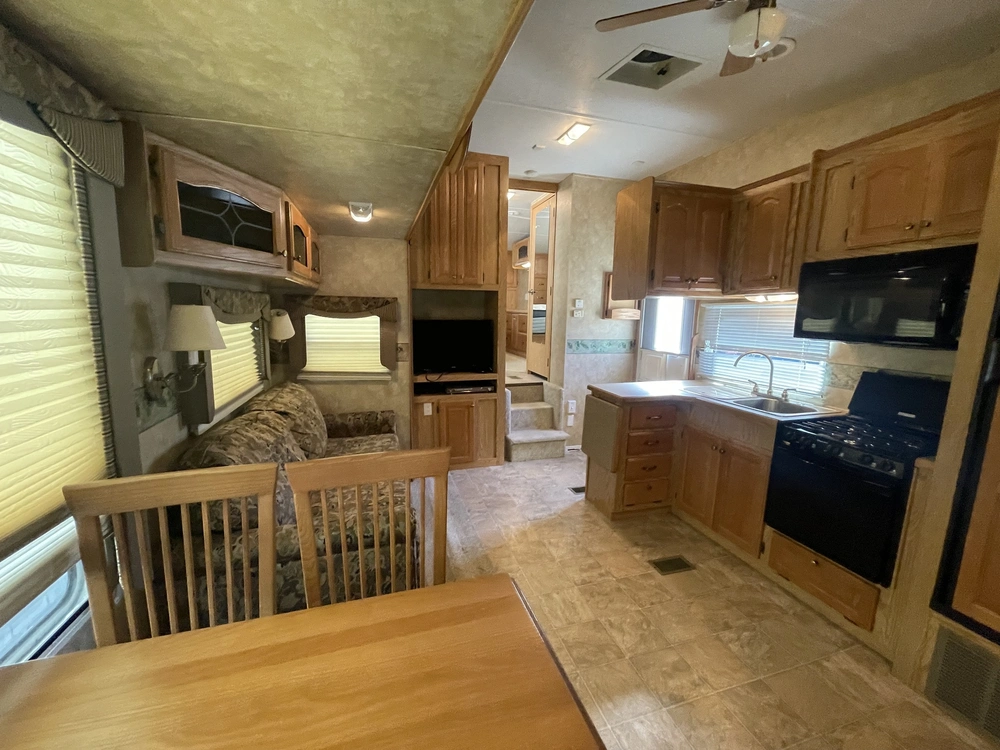 2008 Cedar Creek Cottage Silverback 33lbhts