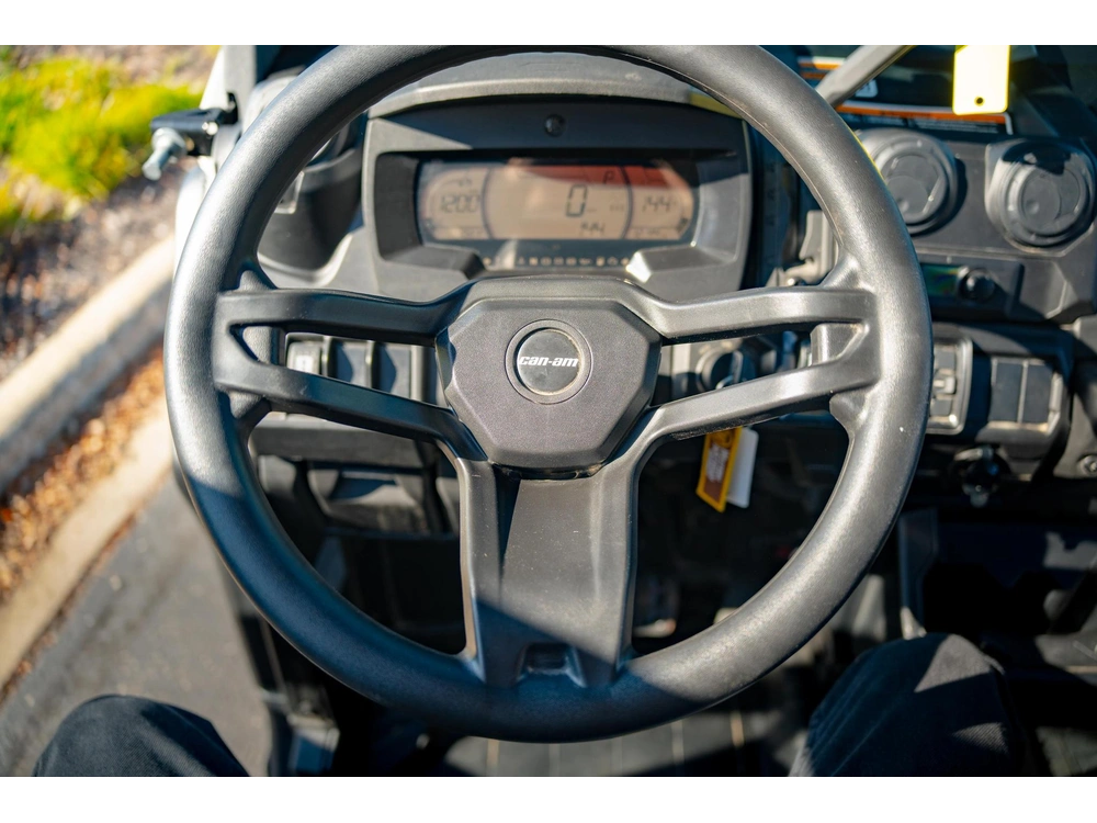 2025 Can-am Defender Max Lone Star Cab Hd10