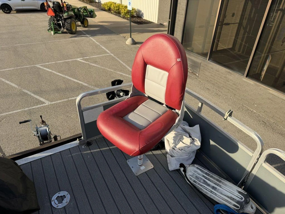 1986 Sun Tracker Suntracker