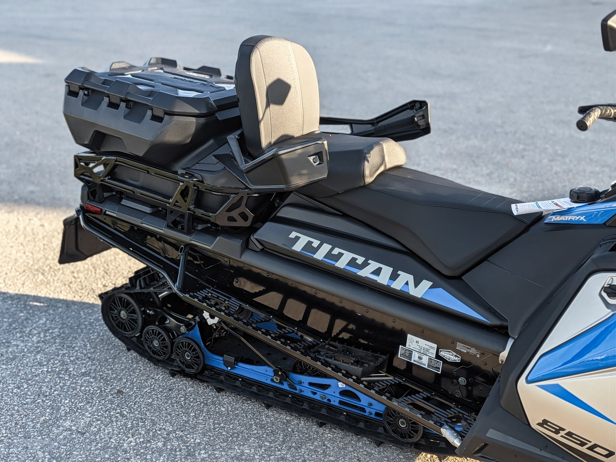 2027 Polaris 850 Titan Adventure Ultimate 155 1.5" // Velocity Blue