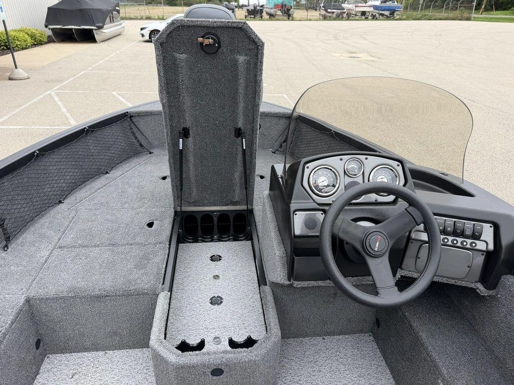 2027 Alumacraft Voyageur 175 Side Console