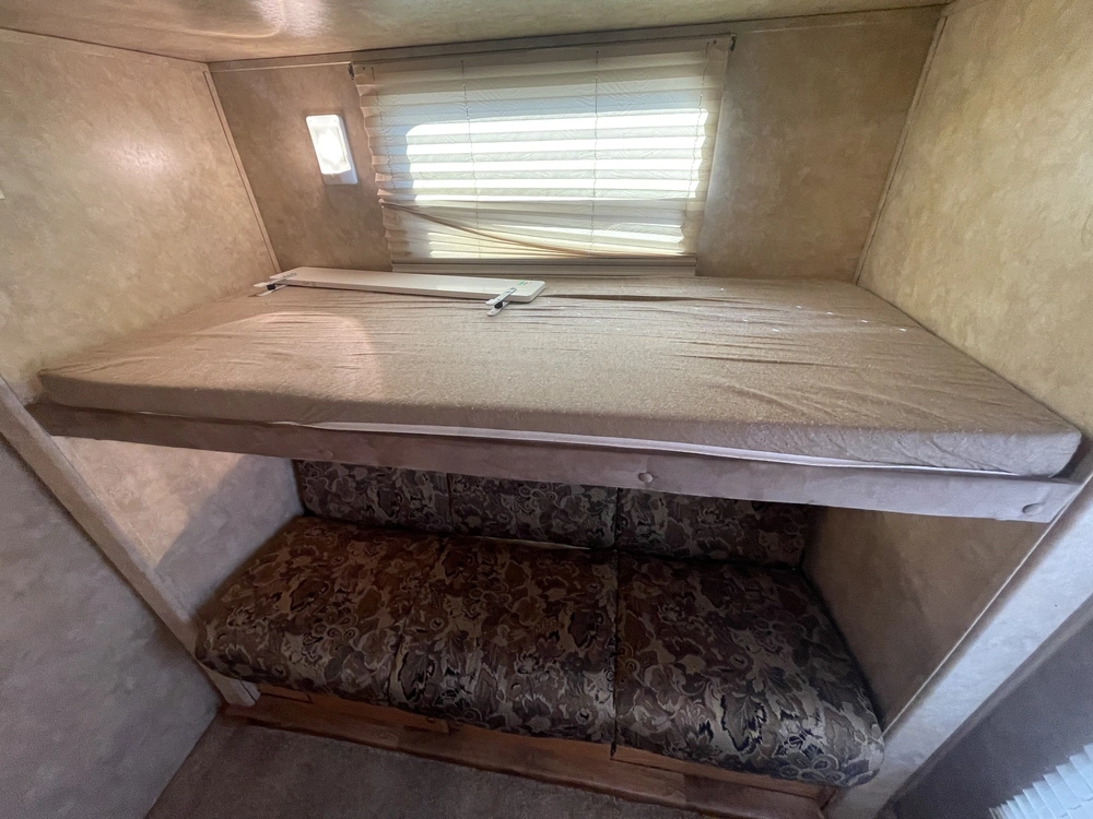2008 Cedar Creek Cottage Silverback 33lbhts