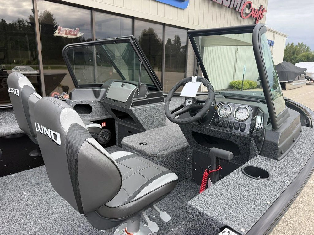 2027 Lund Boat Co 1800 Adventure Sport