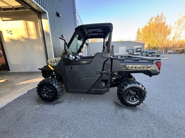 2024 Polaris Ranger 1000 Eps Premium Camo 2 700 Km - Financement 0% Disponible - Beaucoup Ajouts