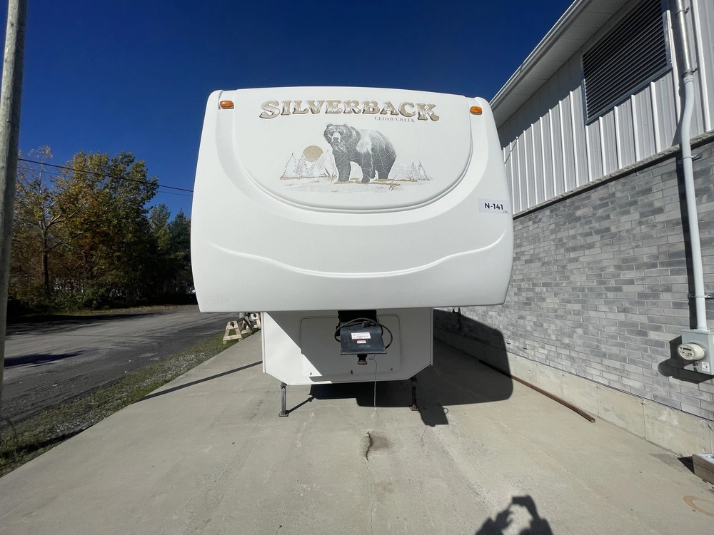2008 Cedar Creek Cottage Silverback 33lbhts