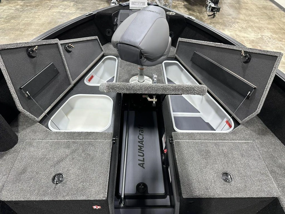 2026 Alumacraft Competitor 185x Tiller