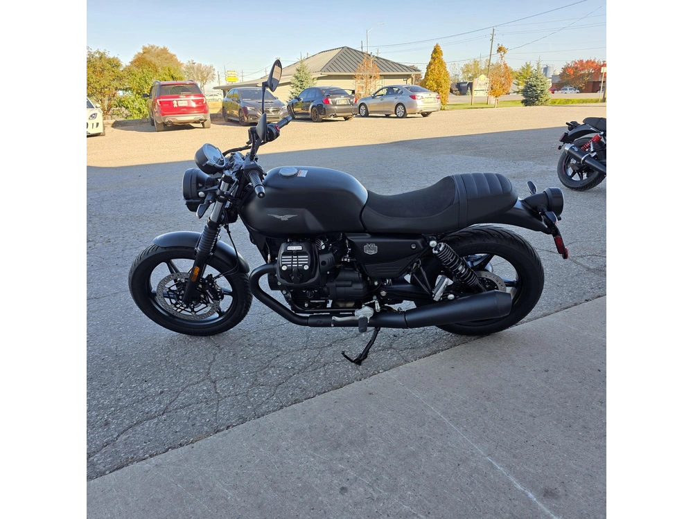 2026 Moto Guzzi V7 Stone