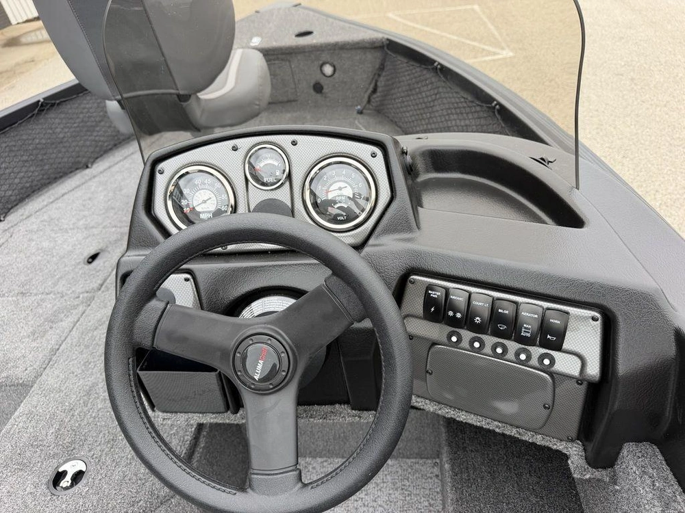 2027 Alumacraft Voyageur 175 Side Console