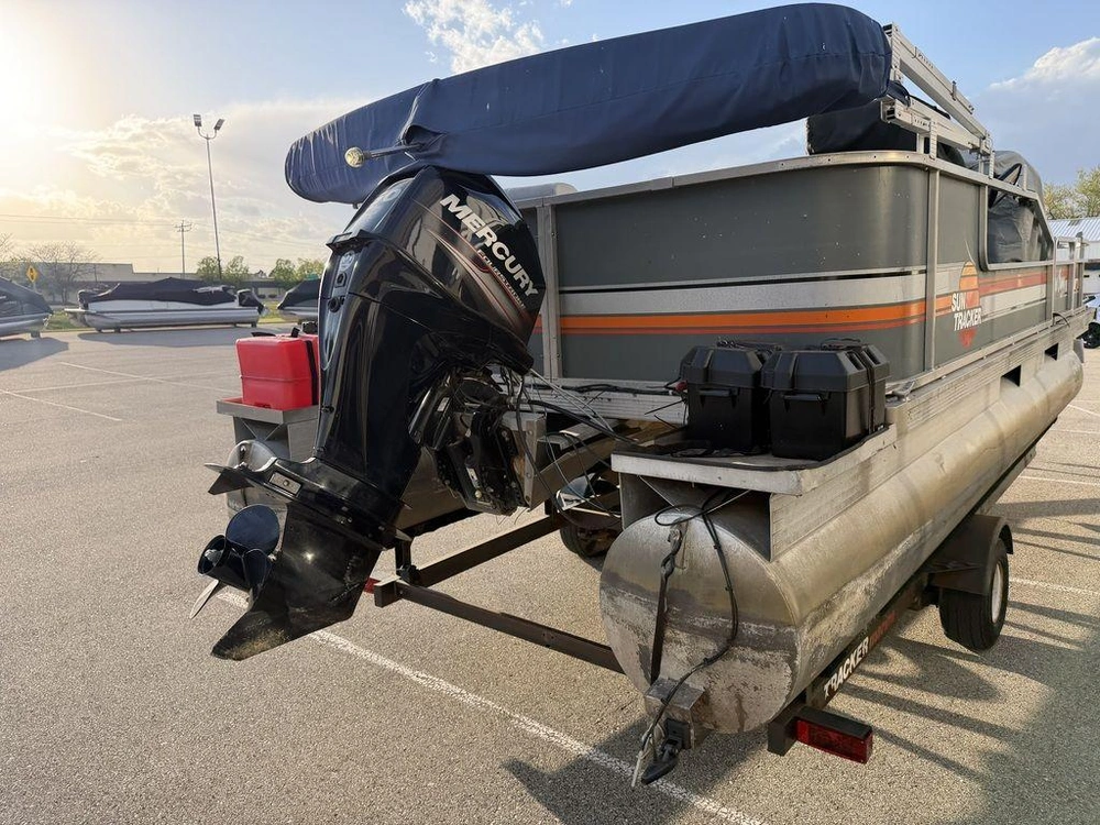 1986 Sun Tracker Suntracker