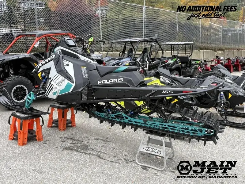 2025 Polaris PATRIOT 9R RMK KHAOS 165 3.25" - Ghost White Metallic / Gloss Black / Radiant Green