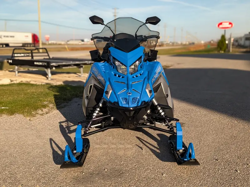 Polaris 850 Titan Adventure Ultimate 155 1.5" // Velocity Blue 2027