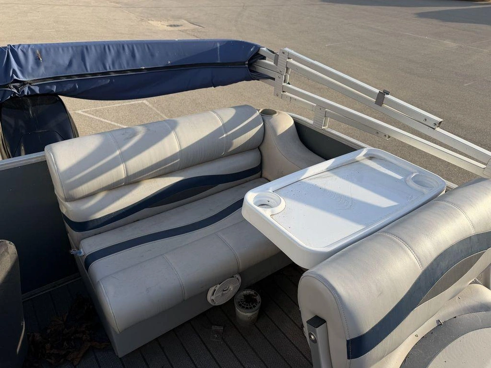1986 Sun Tracker Suntracker