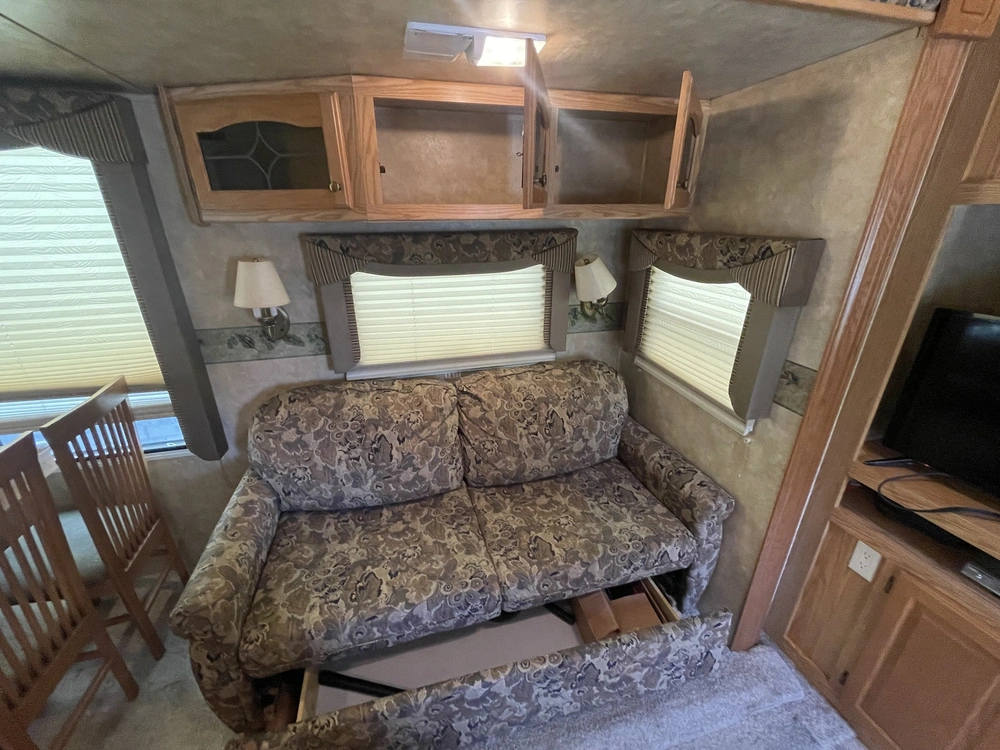 2008 Cedar Creek Cottage Silverback 33lbhts