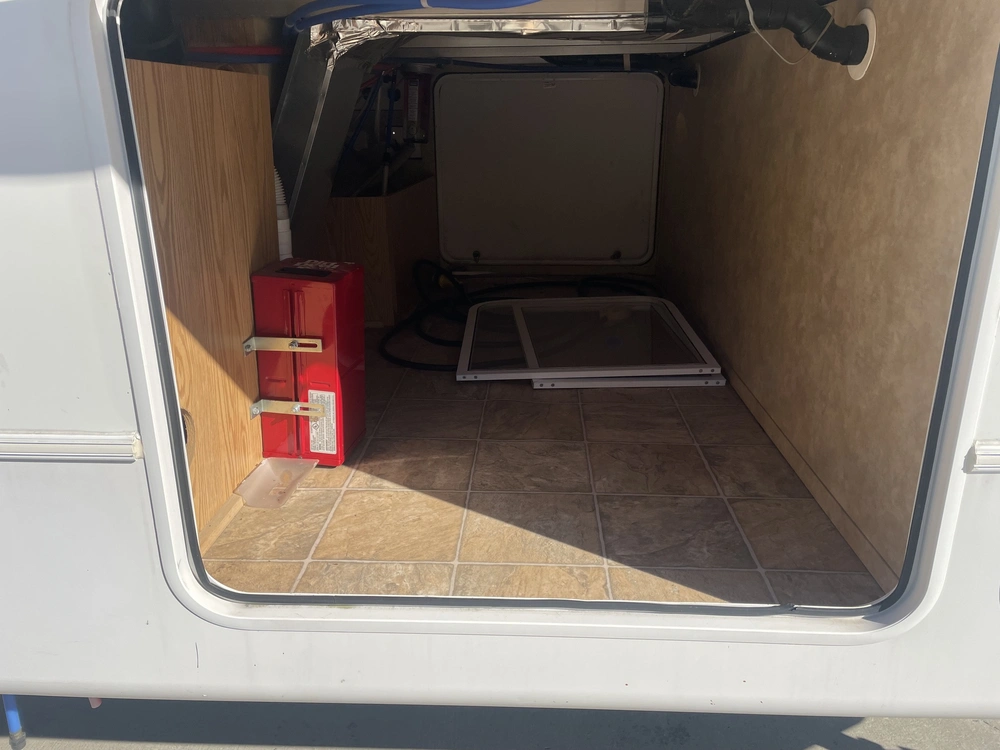 2008 Cedar Creek Cottage Silverback 33lbhts