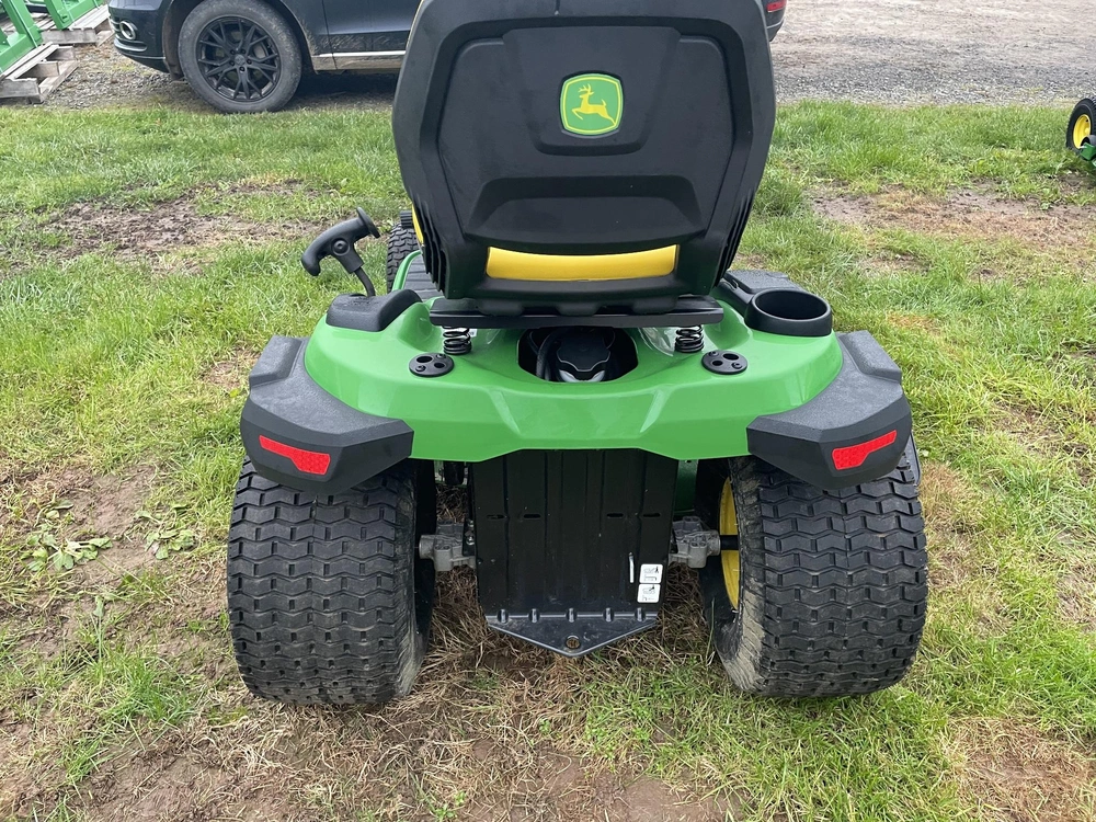 John Deere S130 Lawn Tractor 2026
