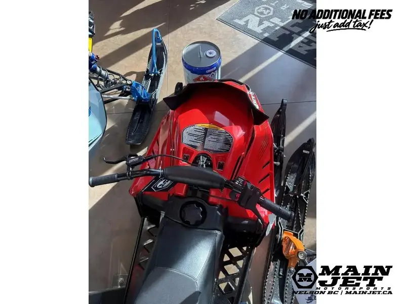 Polaris 200 INDY - Red 2027