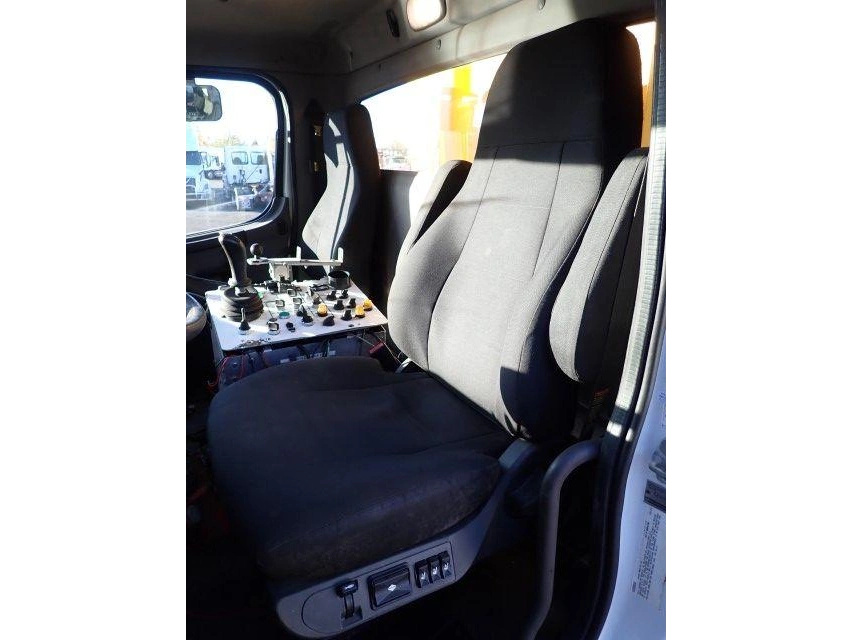 Freightliner 114sd 2015