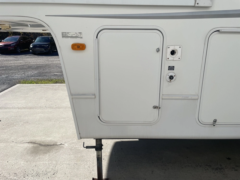 2008 Cedar Creek Cottage Silverback 33lbhts