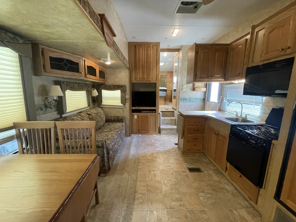 2008 Cedar Creek Cottage Silverback 33lbhts