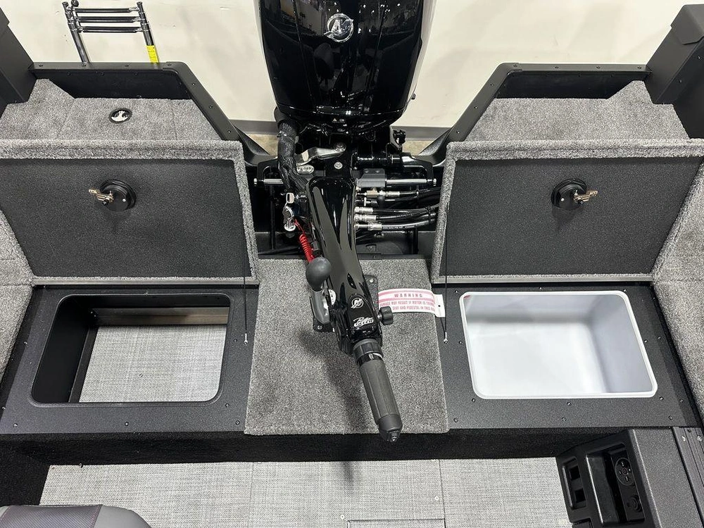 2026 Alumacraft Competitor 185x Tiller