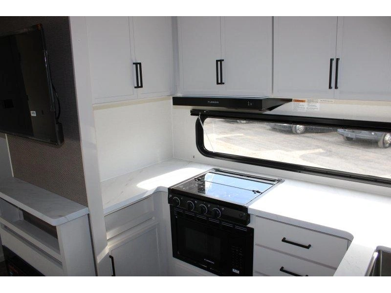 Grand Design Momentum 30mav 2027