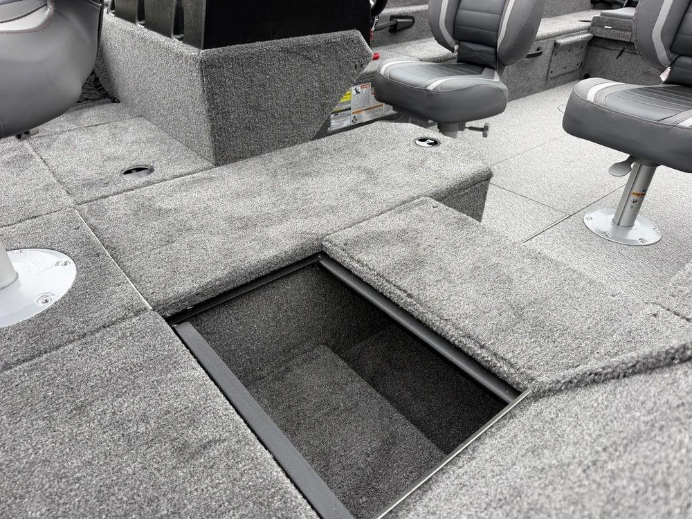 2027 Alumacraft Voyageur 175 Side Console