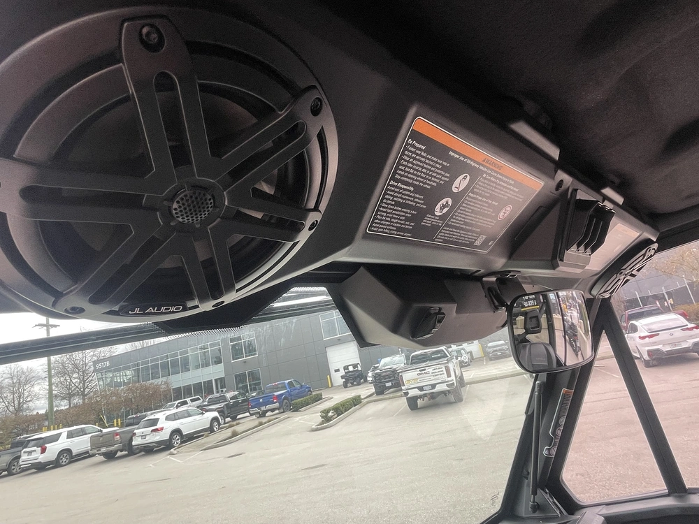 2026 Can-am Defender Limited Cab Hd11