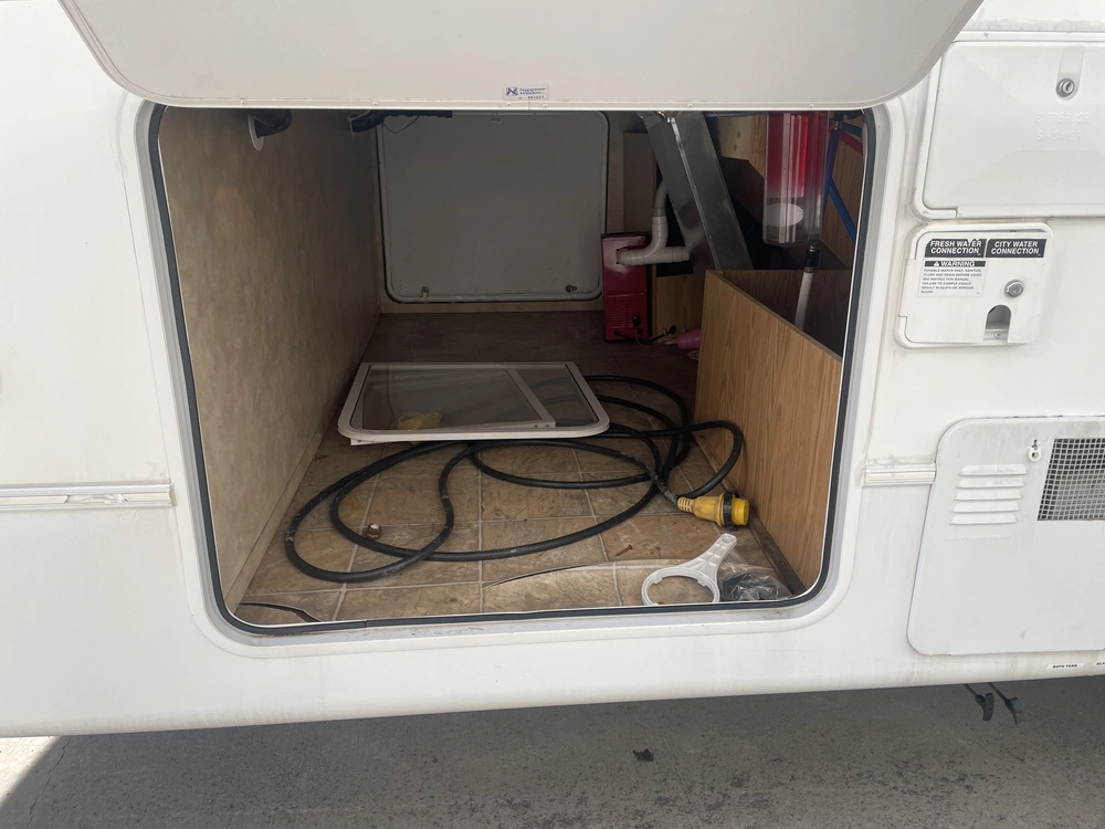 2008 Cedar Creek Cottage Silverback 33lbhts