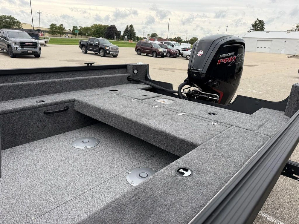 2027 Alumacraft Voyageur 175 Side Console
