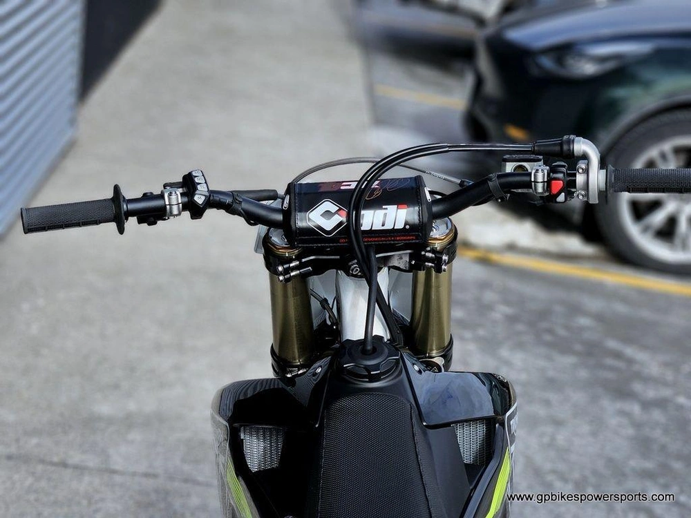 2025 Triumph Tf 450-rc Edition Jet Black/pure White