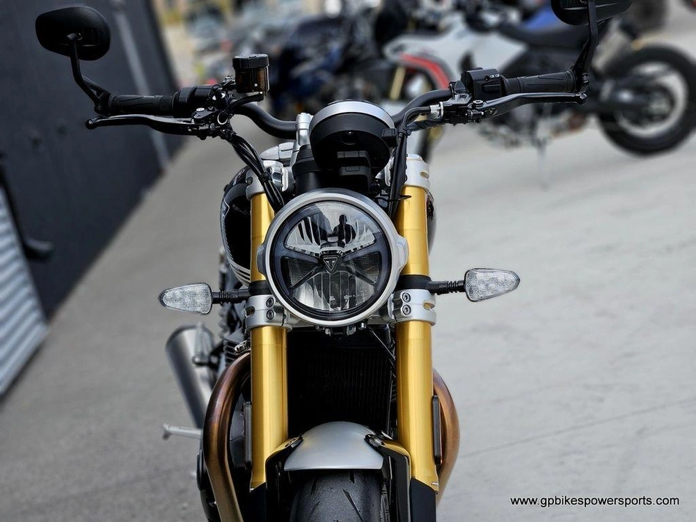 2026 Triumph Speed Twin 1200 Rs Sapphire Black