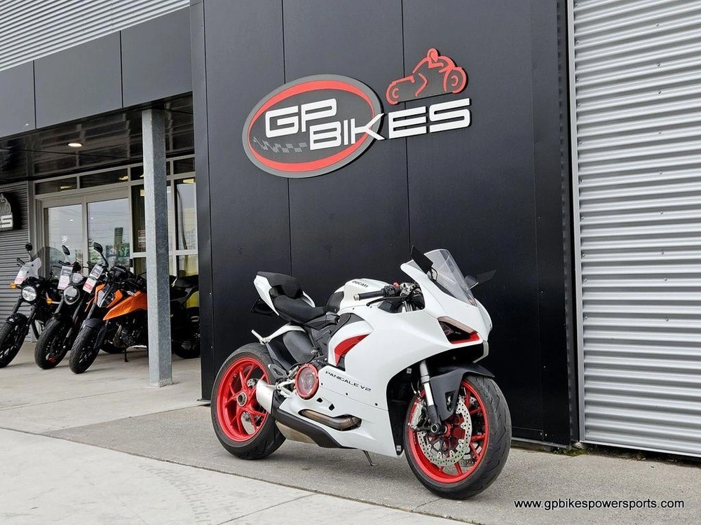 2021 Ducati Panigale V2 White Rosso Livery