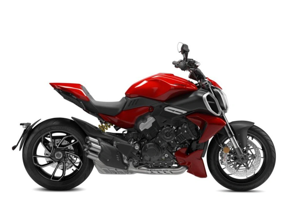 2026 Ducati Diavel V4 Red