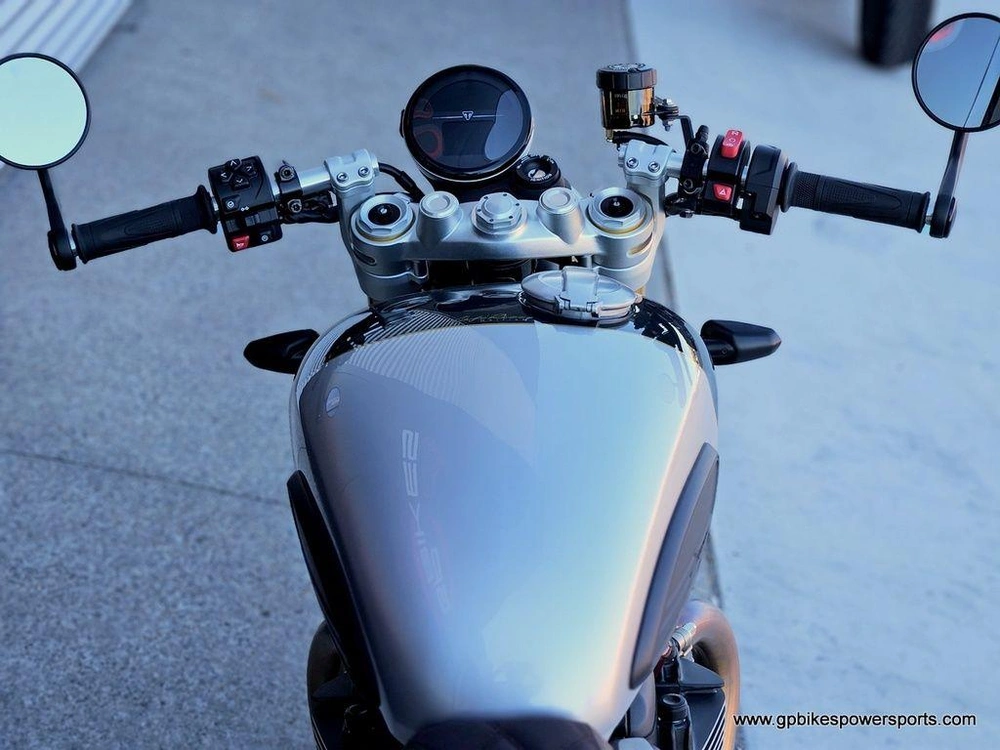 2027 Triumph Speed Twin 1200 Cafe Racer Aluminium Silver/competition Green
