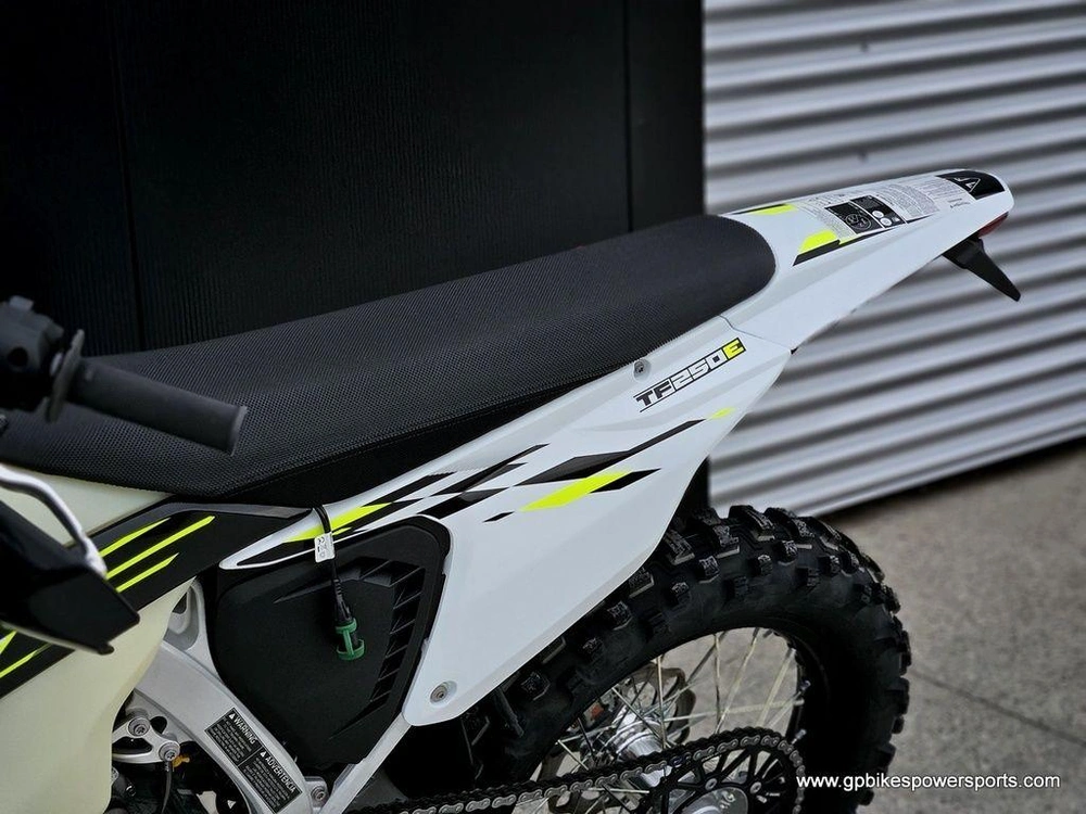 2026 Triumph Tf 250-e Jet Black/pure White