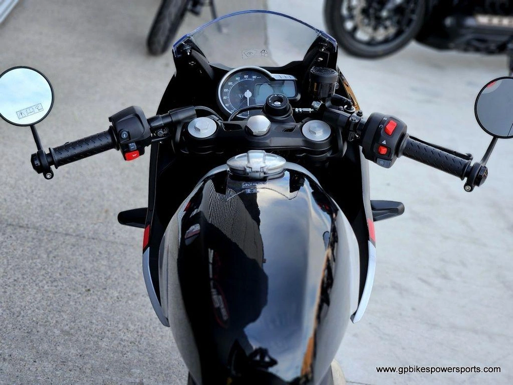 2026 Triumph Thruxton 400 Black/silver