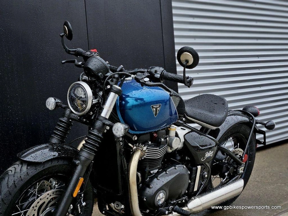 2026 Triumph Bonneville Bobber Interstellar Blue