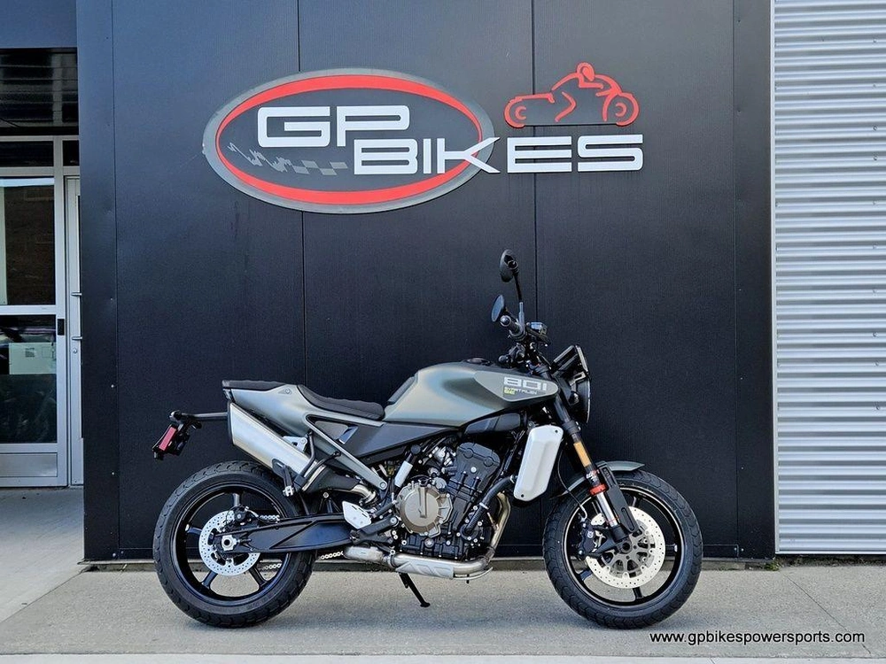 2027 Husqvarna Svartpilen 801 Se