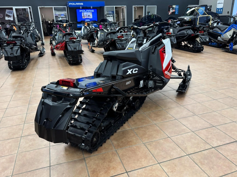 2027 Polaris Polaris 850 Indy Xc 137 Indy Red